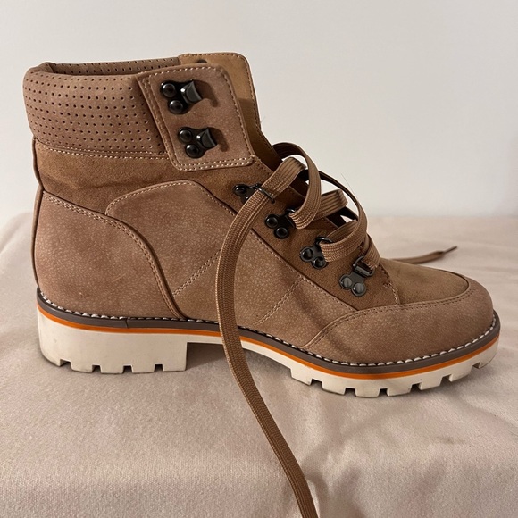 GIFT READY Taupe Suede Hiker Combat Boot Lug Sole Size US 10 - Picture 6 of 8